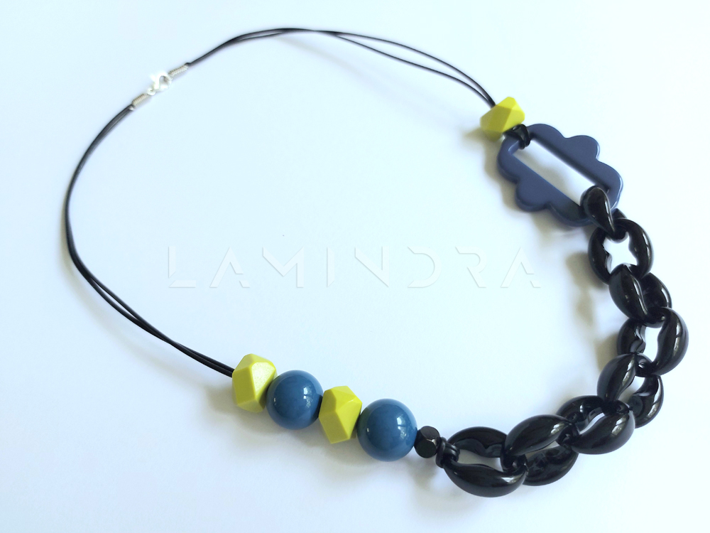 Nyakláncok, kézműves ékszerek: NYA025, Fekete, neon zöld és kék színű aszimmetrikus nyaklánc